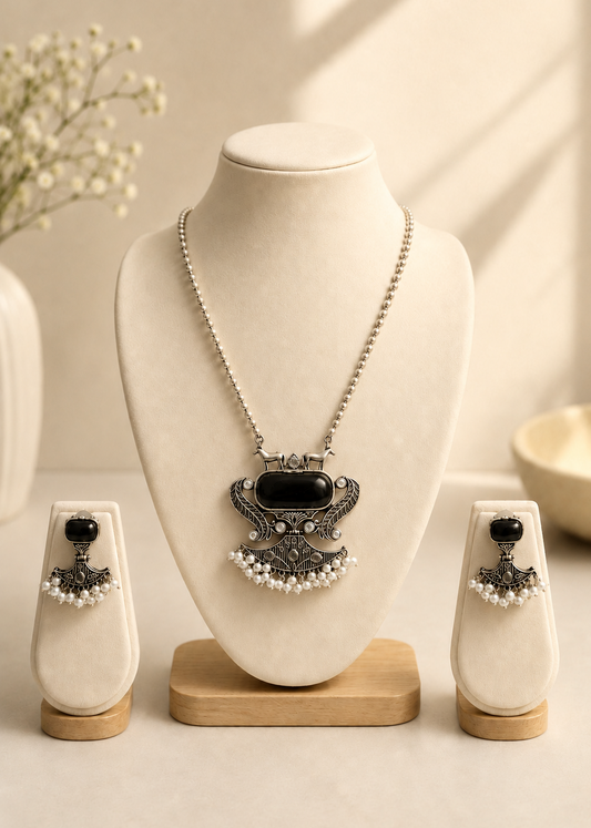Animal Motif Deep Black Stone Ethnic Necklace & Earring Set