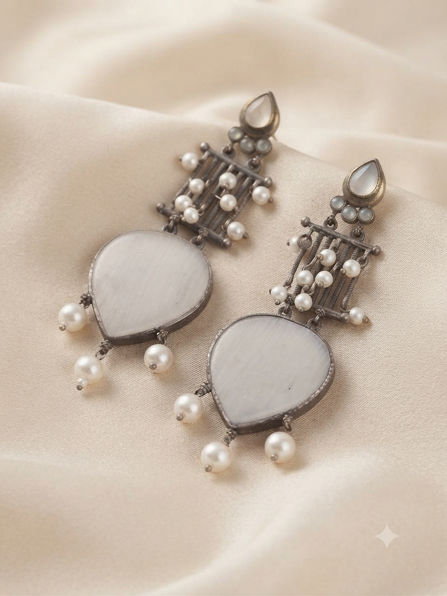 Pearl Vintage Drop Earrings (Light Grey)